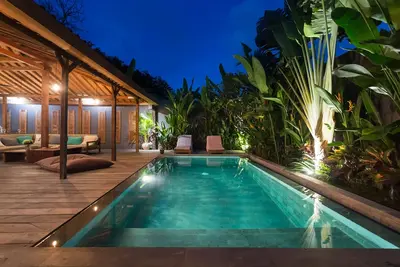 Image de Nouvelle Villa en bois type joglo 2 chambres à Canggu