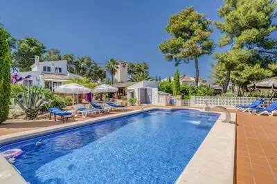 Image de Casa Felicia à Javea, qui peut accueillir 6 personnes, avec piscine, climatisation, wifi, télévision, parking