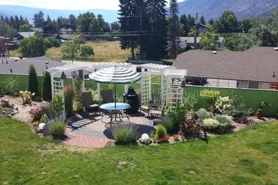 Image de Brand New, Suite de luxe 2 chambres, jardin privé avec vue sur la montagne. Très calme