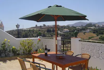 Image de Nerja House - 6 personnes. Superbes vues et accessible au centre. Piscine - A / C - Wifi