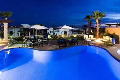 Image de Villa privée luxueuse - 3br, 5 1/2 salle de bain avec piscine, bain à remous, Grill et Bar