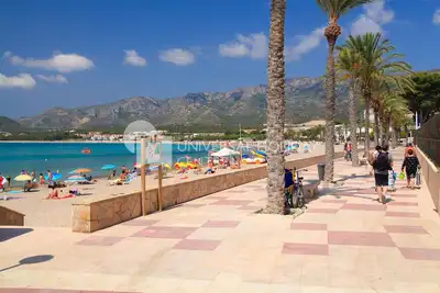 Image de Maison Familial avec Piscine en Bord de Mer · Uhc Arenal 026