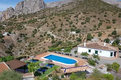 Image de Cottage pour 8 avec piscine et barbecue