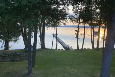 Image de Grande maison au bord du lac Burt Lake avec vue imprenable sur le coucher de soleil! !