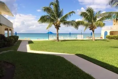 Image de Propriété avec vue sur la plage de 7 Mile