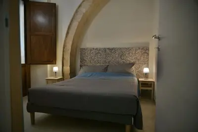 Image de ÉLÉGANT Deux Chambres PRÈS Du Temple D'Apollo