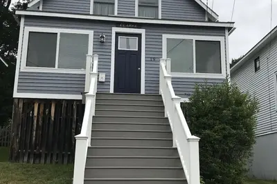 Image de Peaks Island Cottage avec belle vue sur le passage de Whitehead