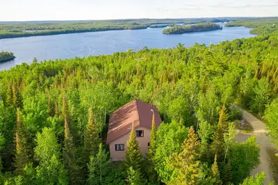 Image de Trois chambre cabine avec vue sur la Bwca et la région avoisinante