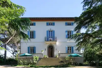 Image de Villa absolument magnifique située au milieu de vignes avec vue sur le lac et la montagne