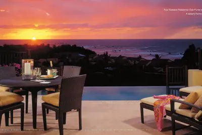 Image de Condo de luxe avec 3 chambres et terrasse / piscine à débordement