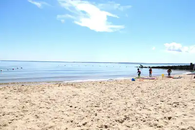 Image de Tout est à propos de la plage! 2br + Loft ~ Étapes de la plage privée Deeded Bay Beach