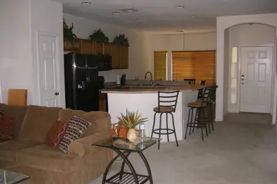 Image de Beau 3 ch. Parcs, piscine communautaire, 2 pâtés de maisons