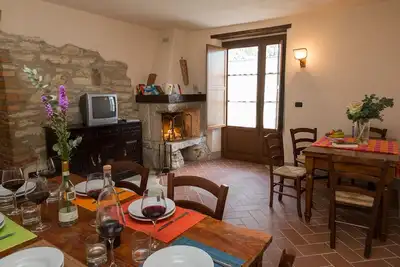 Image de Ferme avec piscine privée et jardin à distance de marche de la ville