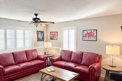 Image de 4 min de Liberty: 2 Br / 1 Ba appartement en bas