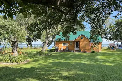 Image de Cabane accueillante avec vue panoramique sur le lac, quartier calme, parfait pour les familles!