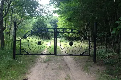 Image de Cottage Forest élégant sur 80 hectares de bois privé