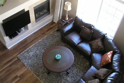 Image de Castle Rock -Private -Maison de ville propre et meublée avec garage