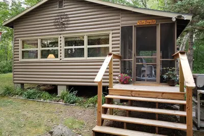 Image de Cabine tranquille dans les bois