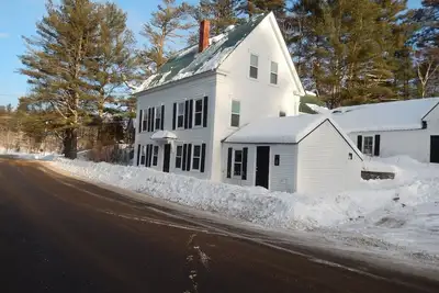 Image de Fev Vacances Disponibles Grande maison de ski historique!