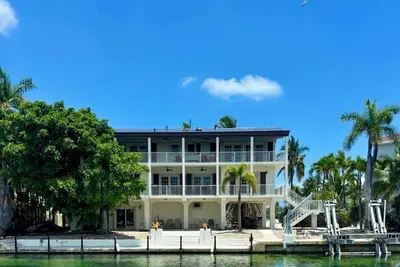 Image de Magnifique Canalfront, Ocean View 3 chambres à coucher 3. 5 Bath Home - Water Enthusiasts Dream