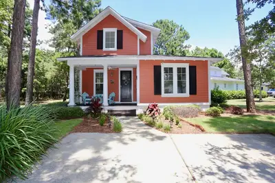 Image de Nouveau Beach Cottage ** 2 voiturettes de golf ** 3 Br + Loft, plage, vélos, Wifi!