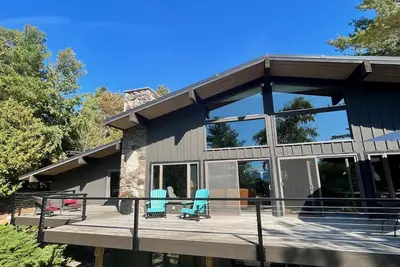 Image de Crystal Lake Lodge avec accès privé de 200 pieds