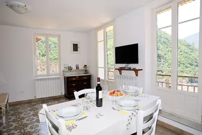 Image de Appartement confortable dans le coeur médiéval de Pigna avec vue panoramique