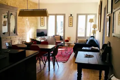 Appartement situé au coeur de la cité historique - 50 m de la Place aux Herbes