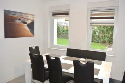 Image de Nouveau! Appartement rénové au rez-de-chaussée avec des équipements modernes