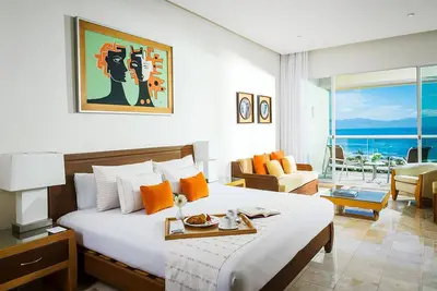 Image de Grand Mayan 2 Bedroom Suites salon complet et cuisine