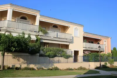 Image de Appartement A8 les Pins Bleus Sainte Maxime près de la mer avec piscine et terrasse