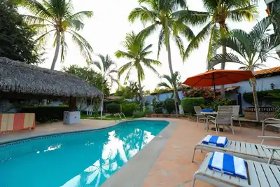 Image de Grand appartement confortable avec terrasse, piscine sans chlore, à 1 minute de la plage