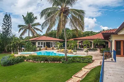 Image de Vista 21 mars, 7 chambres, personnel de 4 avec cuisinier gastronomique, sur # 9 de La Roman