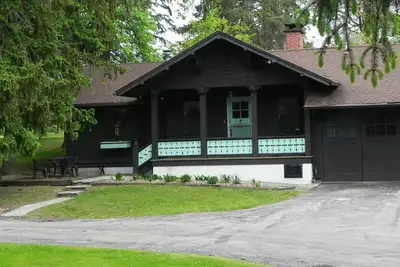 Image de dort Carriage House Cabin 4 avec 1 Salle de bains