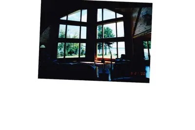 Image de maison de chambre à plusieurs sur la propriété au bord du lac dans la chaîne de Belgrade de sept lacs