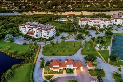 Image de Beau condo amélioré sur la voie navigable inter-côtière