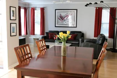 Image de Duplex de luxe à Branchburg, entièrement meublé!