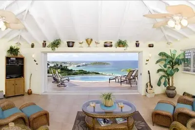 Image de Villa Beach Daze, vue spectaculaire sur marina d'Oyster Pond de la terrasse de la piscine!