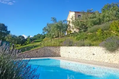 Image de la butte de l'argile, une oasis de paix pour se détendre et se régénérer