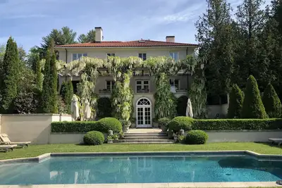 Image de Morning Face - Domaine de Berkshire avec piscine chauffée, vues et intimité.