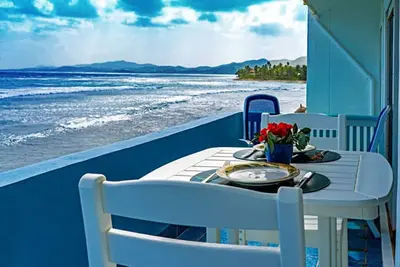 Image de Vues fantastiques, accès à la plage, piscine et plus! Condo 2 chambres au bord de l'océan