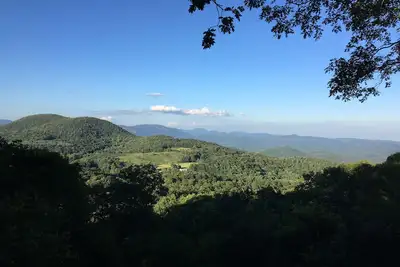 Image de North Georgia Mountain Home avec vue sur la Caroline du Nord et du Sud.