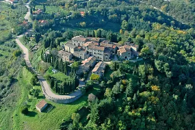 Image de Appartement dans le château, avec restaurant et piscine, rose