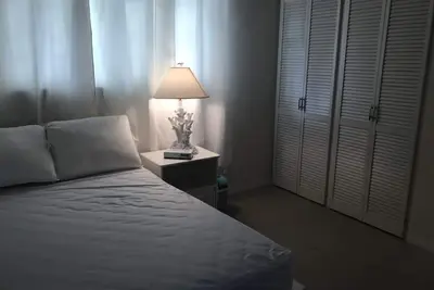 Image de Confortable entièrement meublé 1bed1bath Appartement idéalement situé sur la côte sud