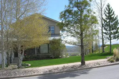 Image de Une retraite spacieuse dans une rue calme