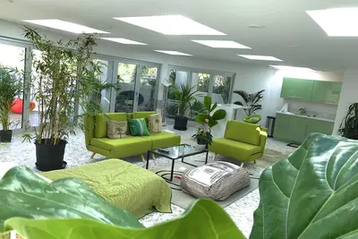 Image de Loft tropical atrium unique avec puits de lumière / grande véranda