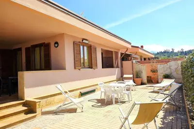 Image de Lumineuse Villa MÉDITERRANÉENNE Avec Terrasse Et Jardin À 50 MÈTRES De La Mer