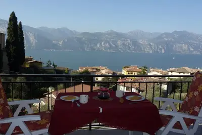 Image de Appartement avec 5 lits, balcon avec vue sur le lac, parking gratuit