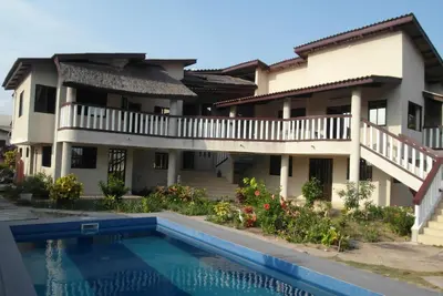 Image de Grand Popo (Bénin): Maison de caractère avec jardin, vue panoramique et piscine