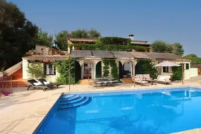 Image de Grande villa familiale pour 10 personnes située juste à l'extérieur de la vieille ville de Pollença